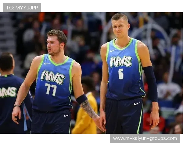 东契奇突破传底角，独行侠射手群持续开火